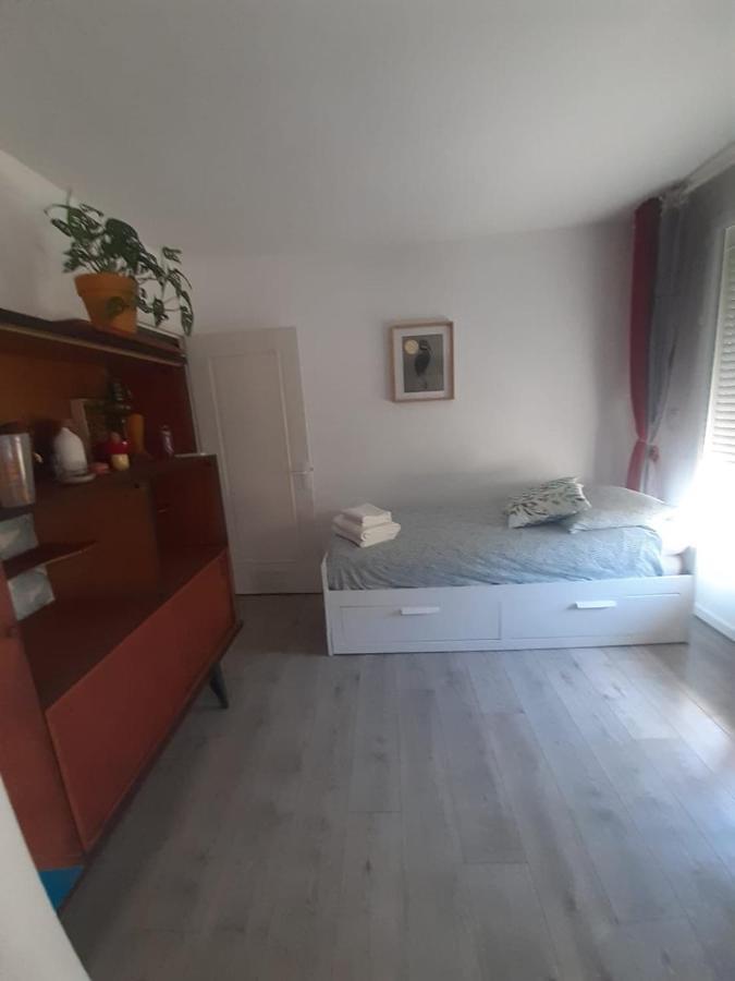 Apartment Parenthese A